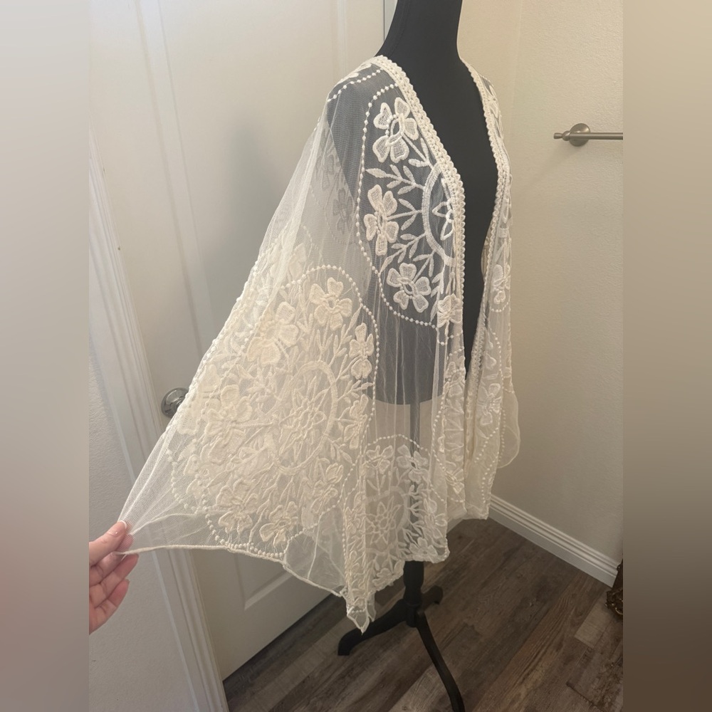 💎Torrid Cream Lace Wrap LAST CHANCE - Picture 2 of 6